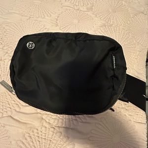 Lululemon everywhere belt bag 1L